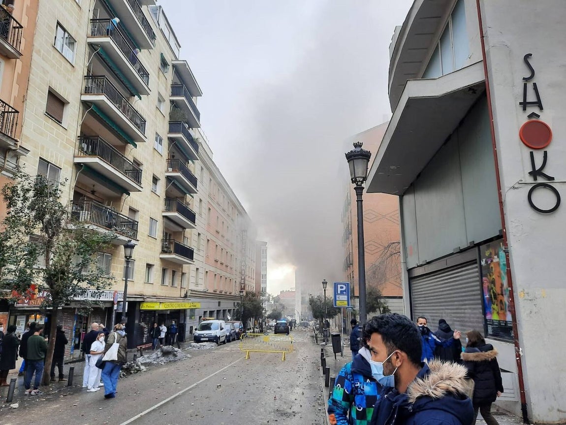 La gran explosión registrada en la calle Toledo ha generado un gran revuelo en los aledaños. 