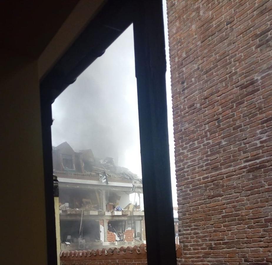 La fachada del edificio ha quedado completamente destruida. 