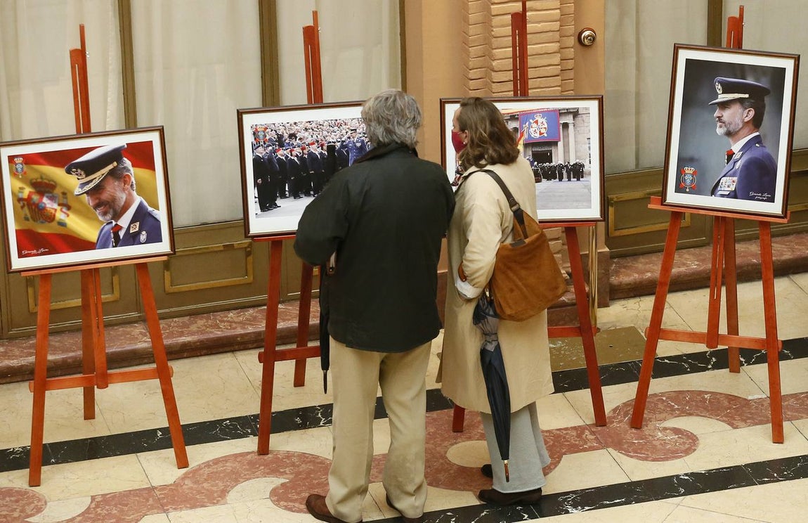 Fotogalería: La exposición fotográfica de Gerardo Lucio dedicada al Rey Felipe VI en Sevilla