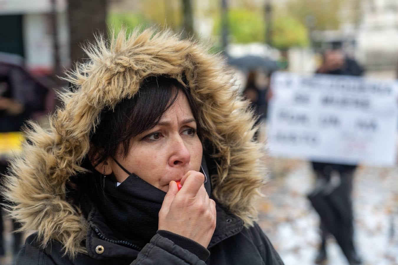 Profesionales de peluquería protestan en la Plaza Nueva de Sevilla