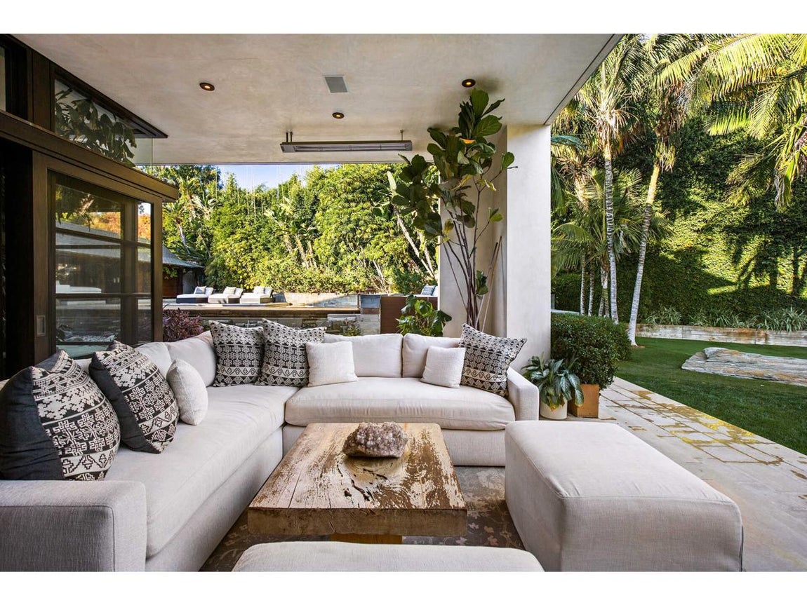 Así es la exclusiva propiedad de Matt Damon. Además de esta vivienda, Matt Damon tiene un dúplex en un edificio boutique de lujo en el barrio de Brooklym Heights, que compró, en 2018, por 16,75 millones de dólares (13,8 millones de euros) y que pretende establecer como su residencia base.