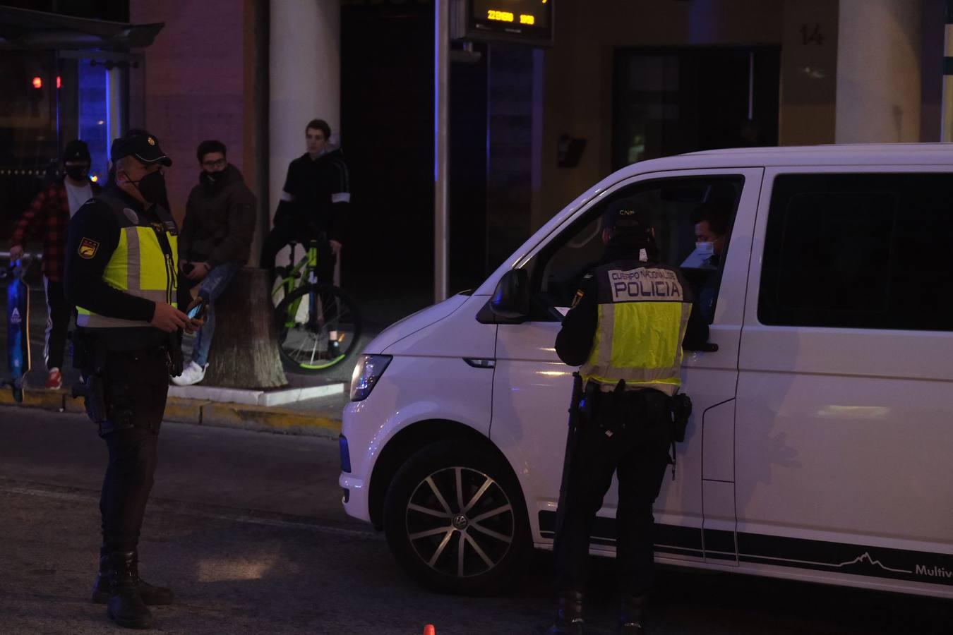 FOTOS: Controles en la entrada de Cádiz para vigilar el cierre perimetral