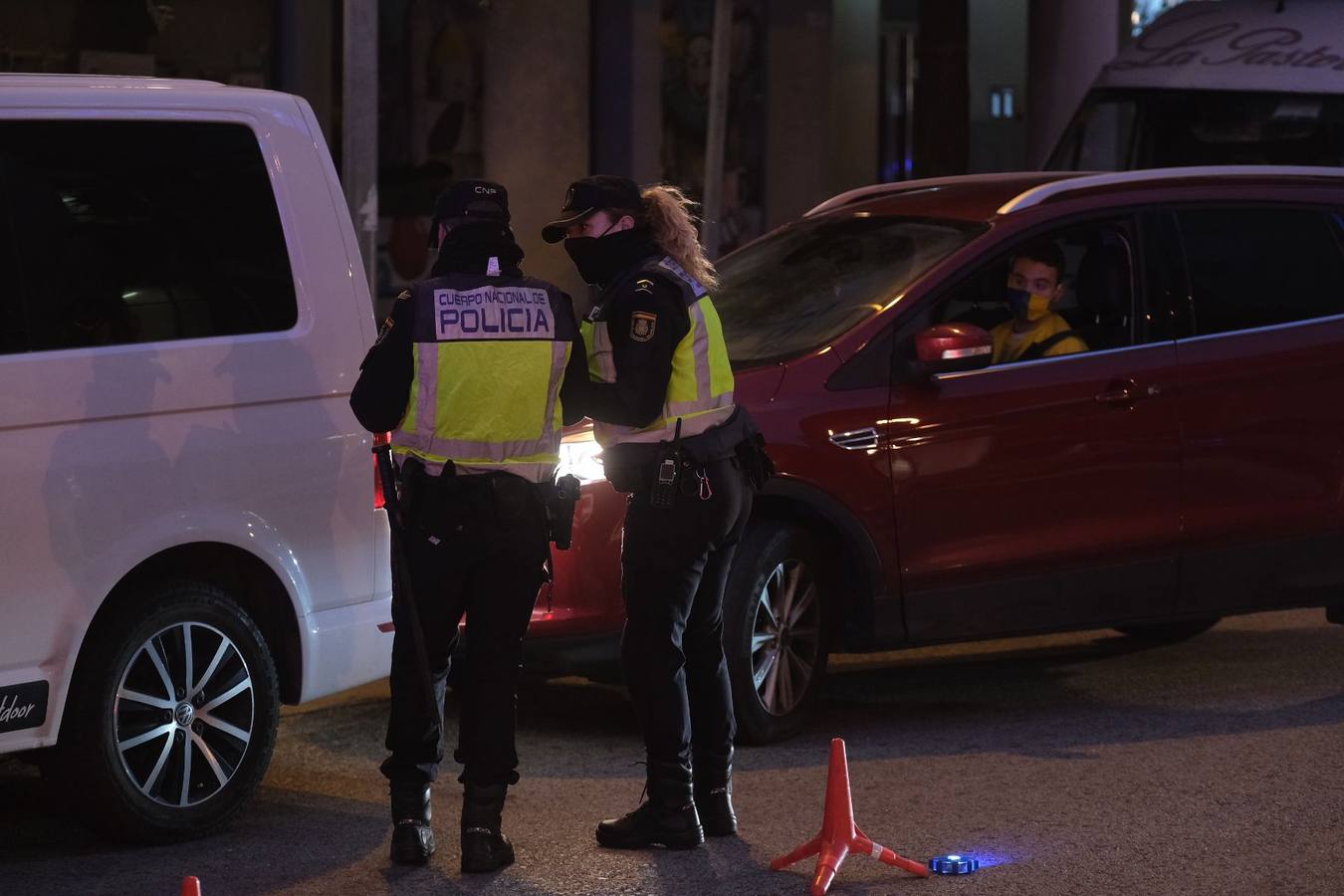 FOTOS: Controles en la entrada de Cádiz para vigilar el cierre perimetral