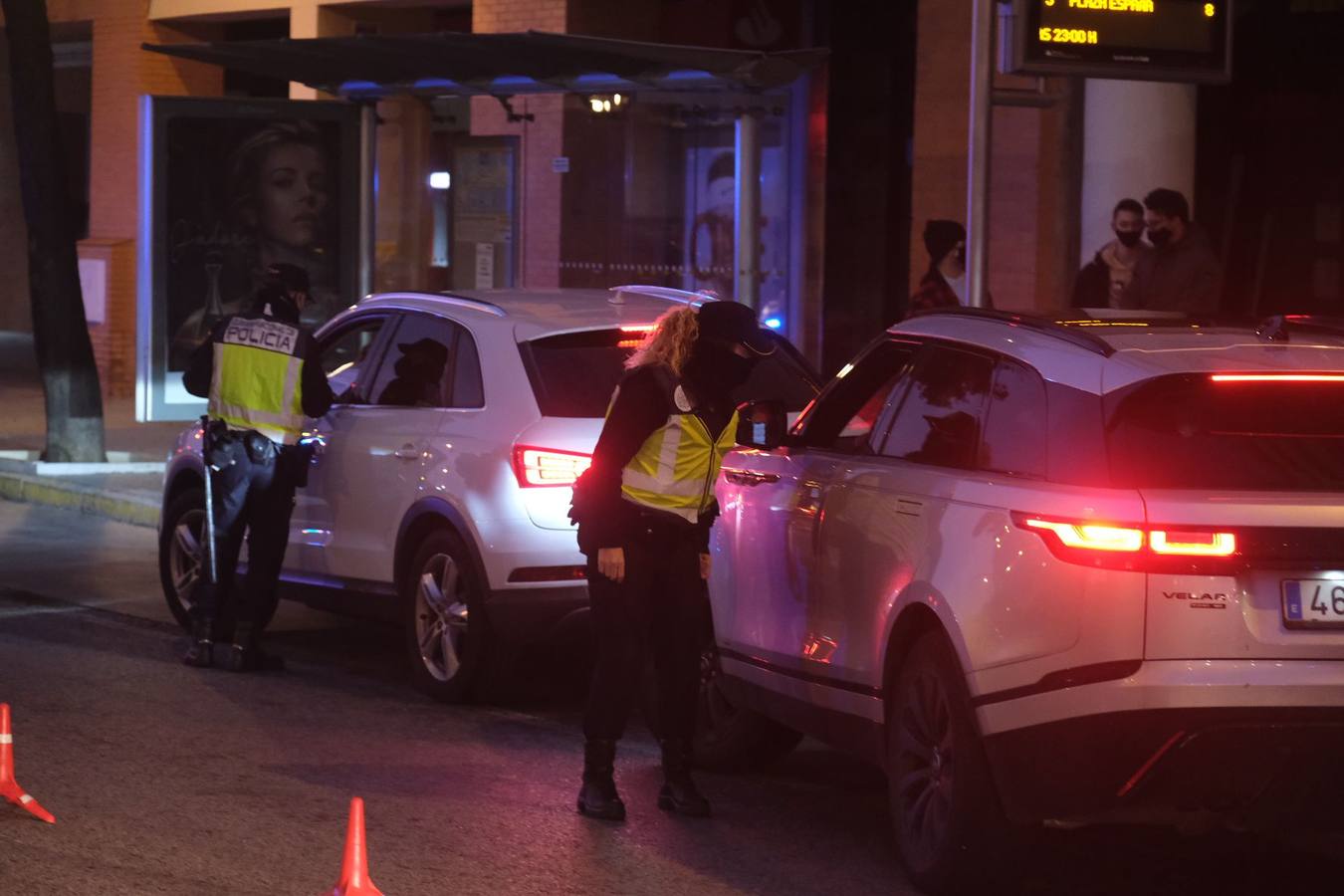 FOTOS: Controles en la entrada de Cádiz para vigilar el cierre perimetral