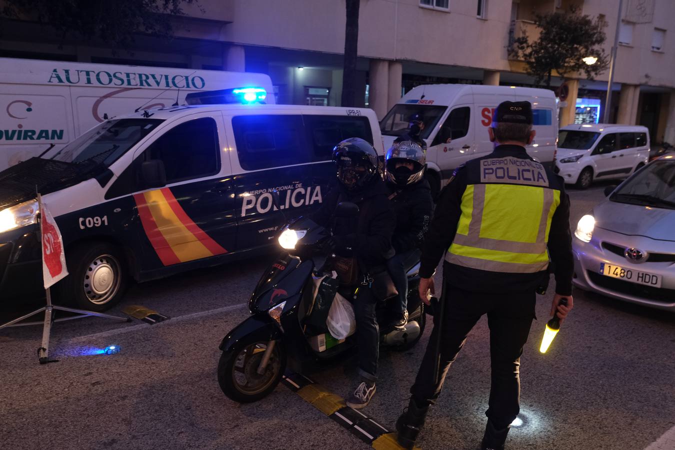 FOTOS: Controles en la entrada de Cádiz para vigilar el cierre perimetral