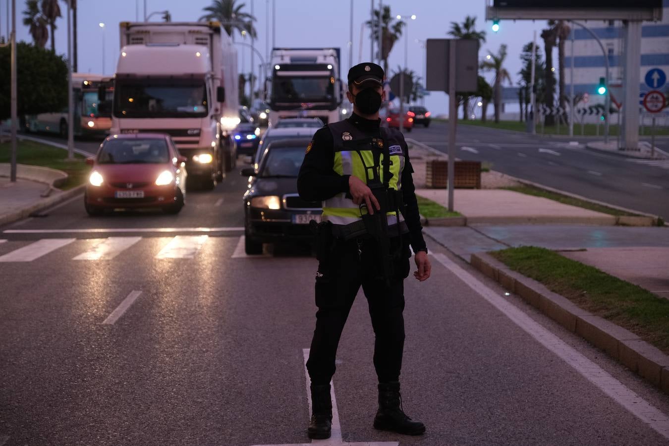 FOTOS: Controles en la entrada de Cádiz para vigilar el cierre perimetral