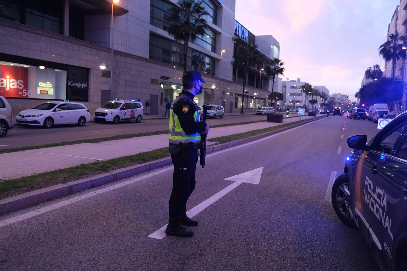 FOTOS: Controles en la entrada de Cádiz para vigilar el cierre perimetral