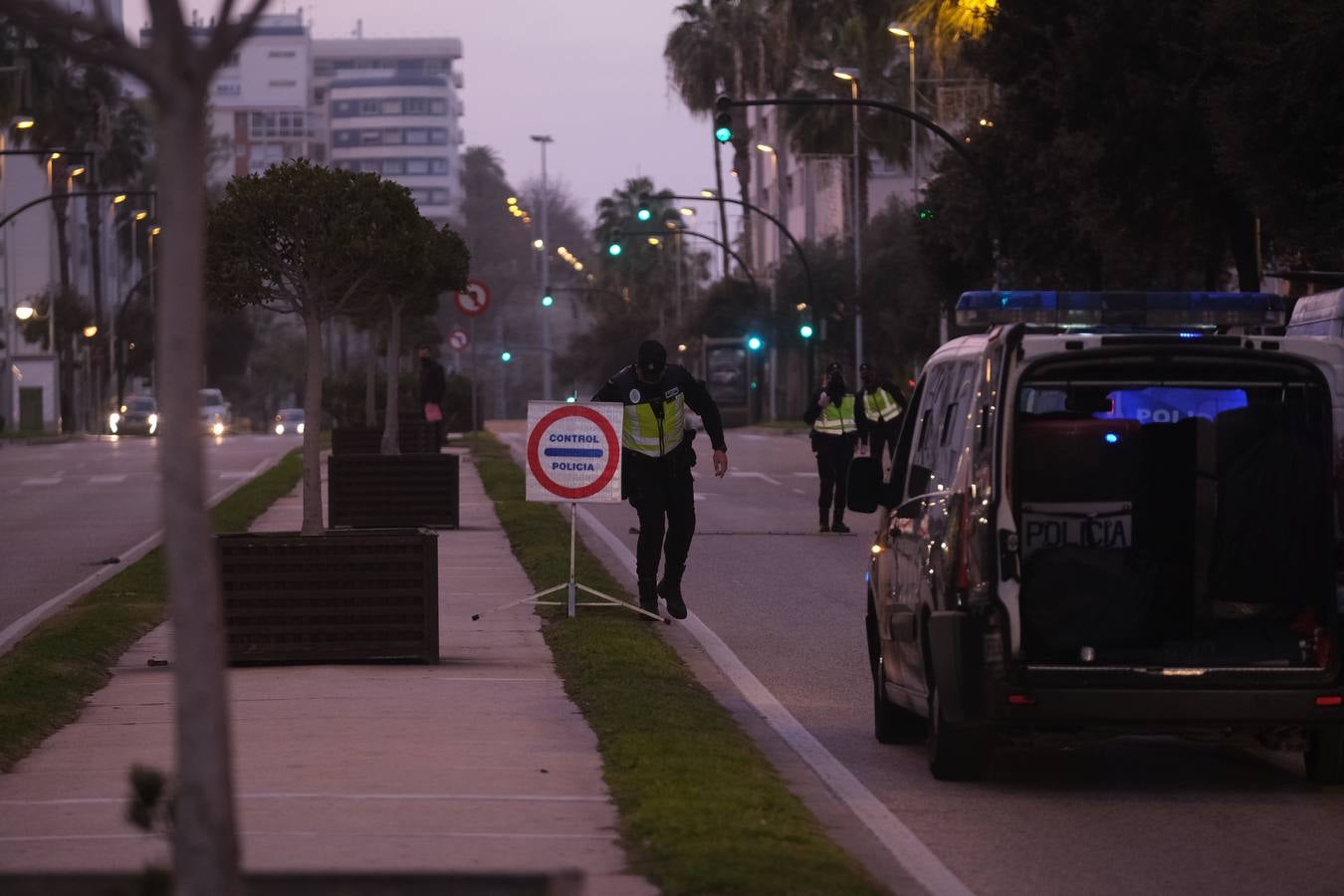 FOTOS: Controles en la entrada de Cádiz para vigilar el cierre perimetral