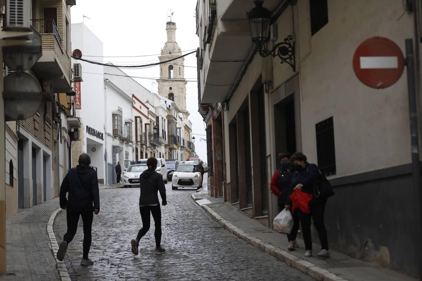 La vida cotidiana en Aguilar tras perder la cruz, en imágenes