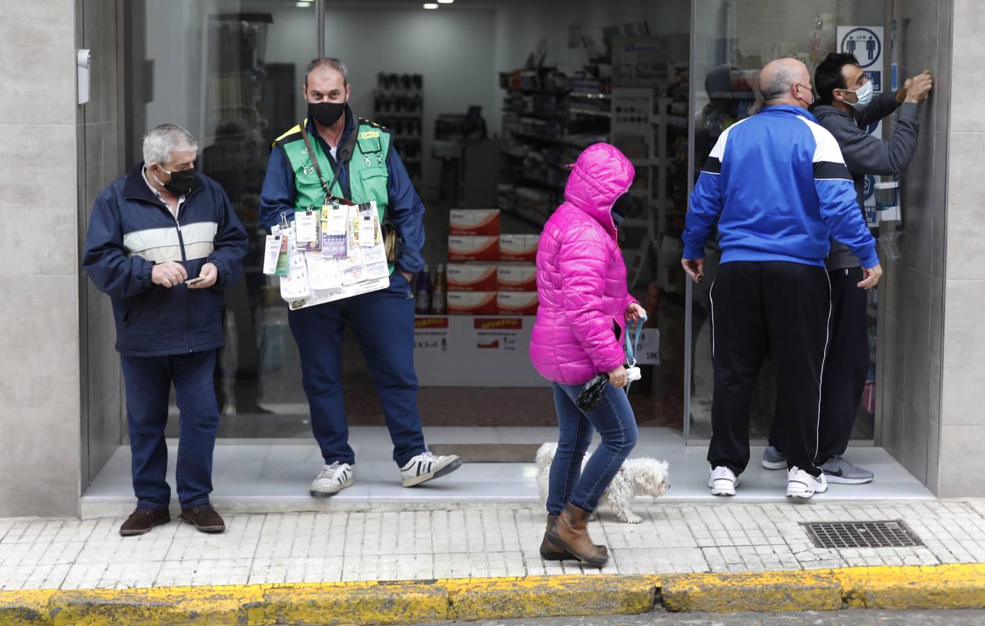 La vida cotidiana en Aguilar tras perder la cruz, en imágenes