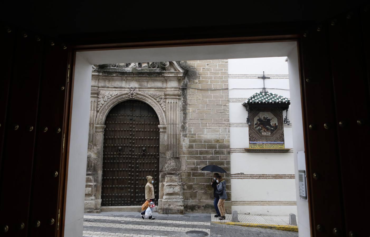 La vida cotidiana en Aguilar tras perder la cruz, en imágenes