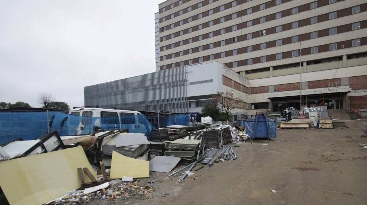 En imágenes, el estado del Hospital Militar de Sevilla días antes de recibir los primeros pacientes