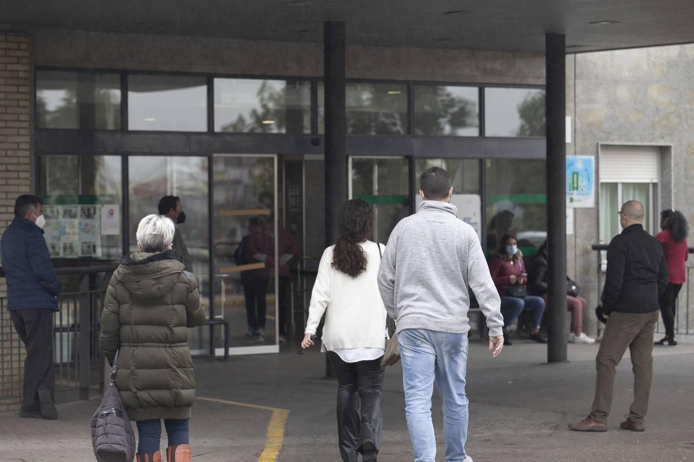 Ambiente del Hospital Universitario de Valme en Sevilla, en imágenes