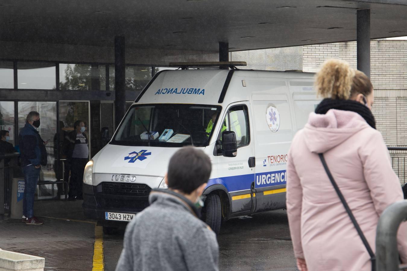 Ambiente del Hospital Universitario de Valme en Sevilla, en imágenes