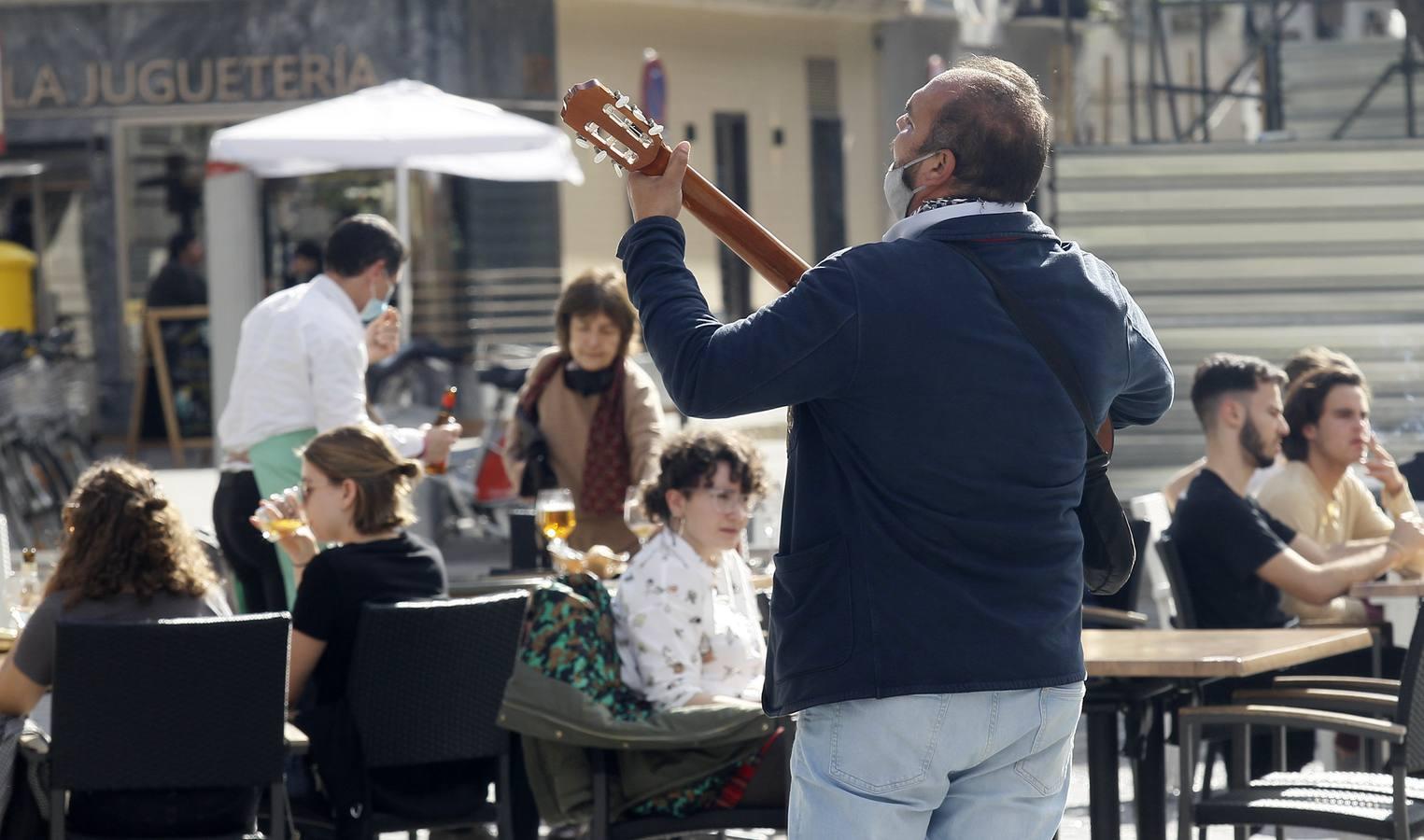 Las imágenes del ambiente que se vive en Sevilla con el cierre perimetral