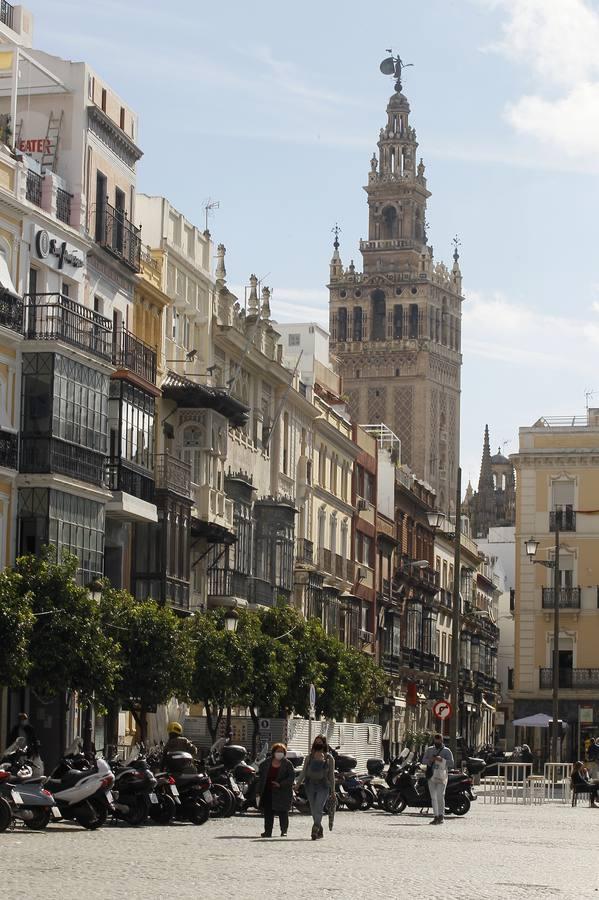 Las imágenes del ambiente que se vive en Sevilla con el cierre perimetral