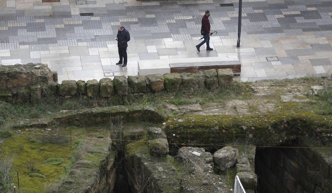 El abandono del Templo Romano, en imágenes