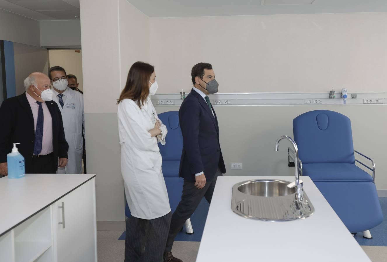 Juanma Moreno visita las nuevas instalaciones del Hospital Infantil del Virgen del Rocío