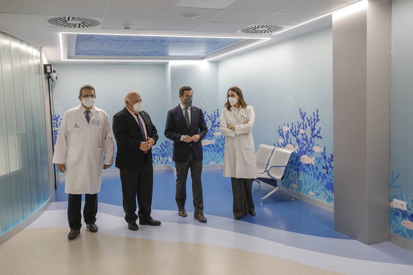 Juanma Moreno visita las nuevas instalaciones del Hospital Infantil del Virgen del Rocío