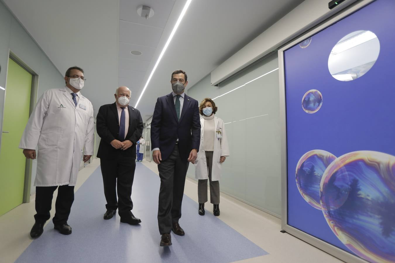 Juanma Moreno visita las nuevas instalaciones del Hospital Infantil del Virgen del Rocío