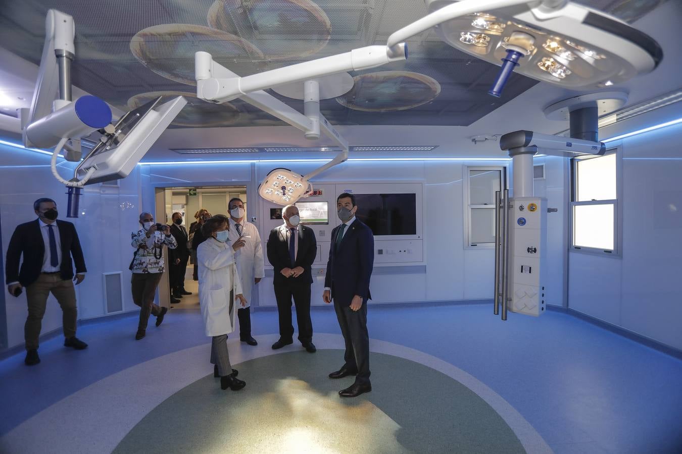 Juanma Moreno visita las nuevas instalaciones del Hospital Infantil del Virgen del Rocío