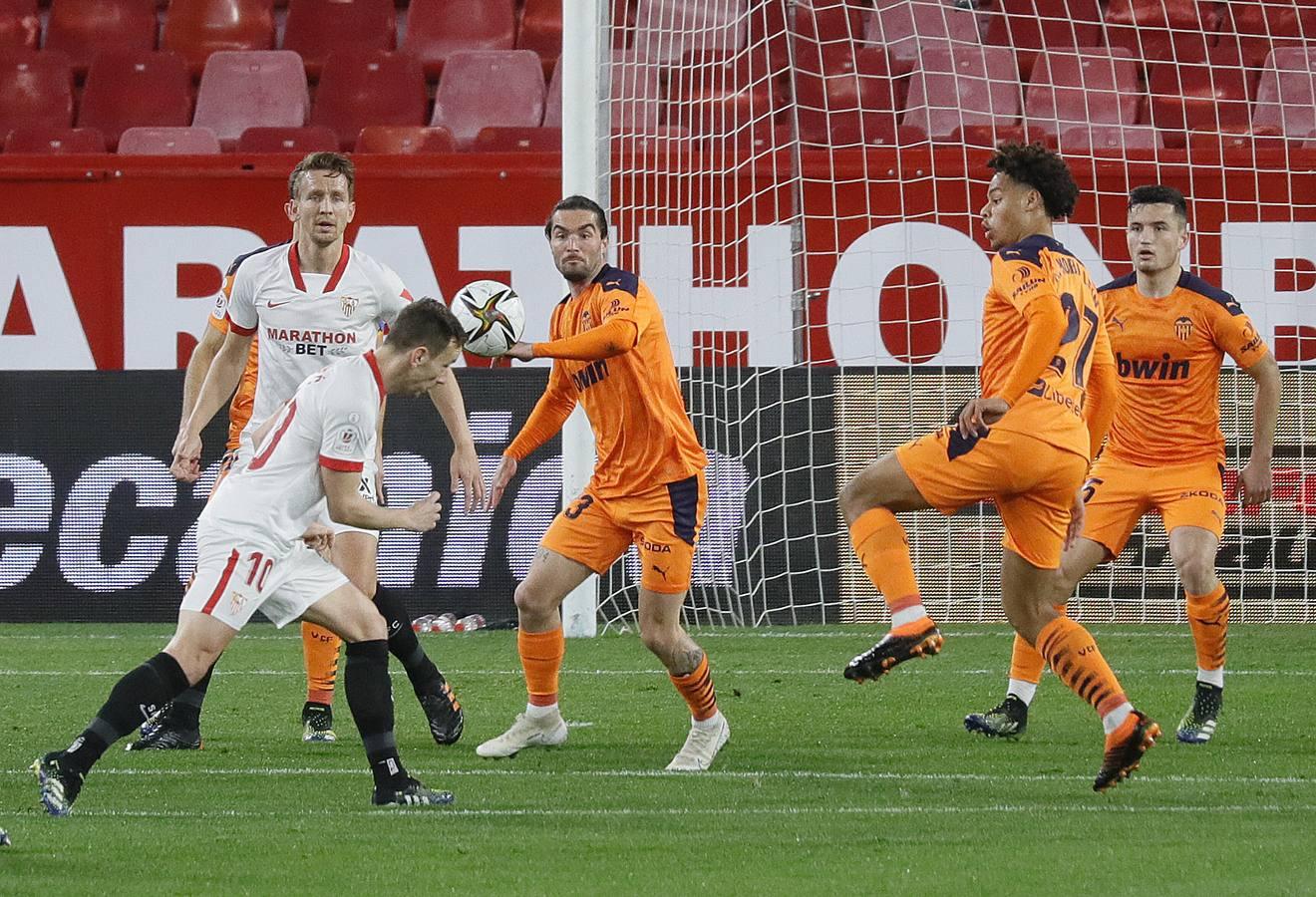 Las mejores imágenes del partido entre el Sevilla F.C. y el Valencia C.F.