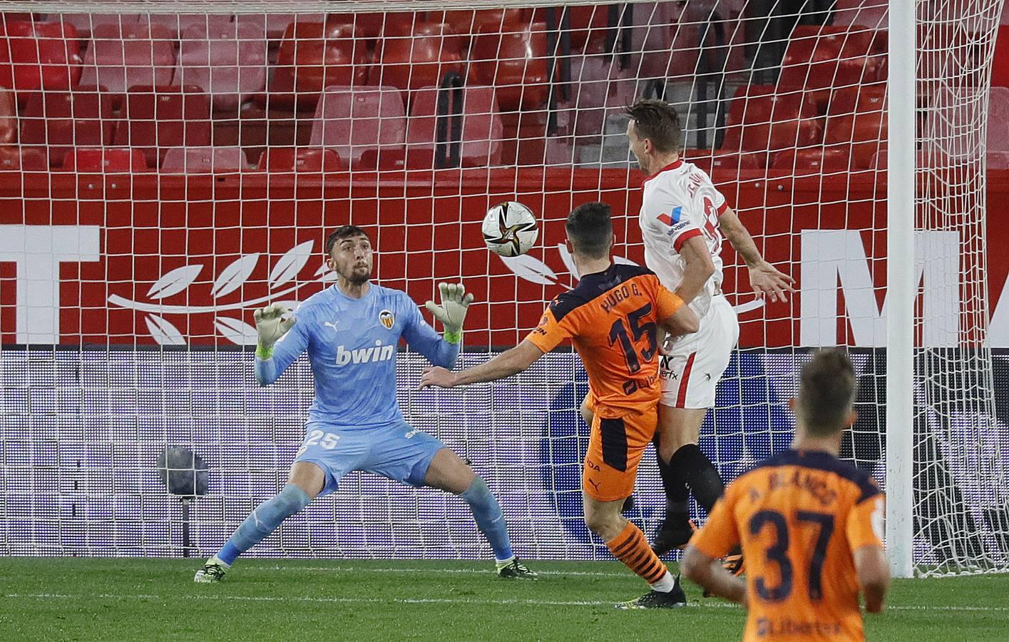 Las mejores imágenes del partido entre el Sevilla F.C. y el Valencia C.F.