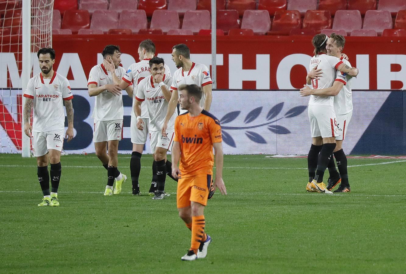 Las mejores imágenes del partido entre el Sevilla F.C. y el Valencia C.F.