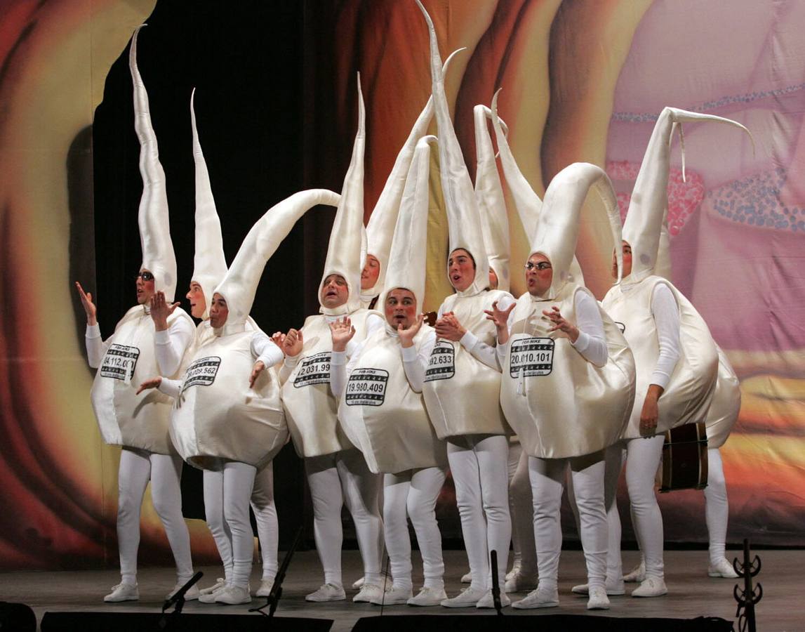 La chirigota del Canijo, primera vez que consigue el primer premio de la modalidad con 'Los que salimos por gusto' (2005)