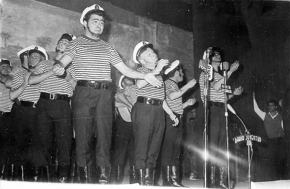'Los hombres del mar', de Paco Alba, cantando el célebre Vaportico de El Puerto; Chatín, en la imagen (1965)
