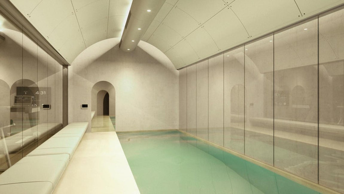 El búnker de lujo favorito de los millonarios. En cuanto a la electricidad, también es autosuficiente gracias a un grupo electrógeno que se encuentra enchufado a una reserva de combustible y también la presencia de acumuladores de biomasa. Adem´ posee una piscina de lo más apetecible