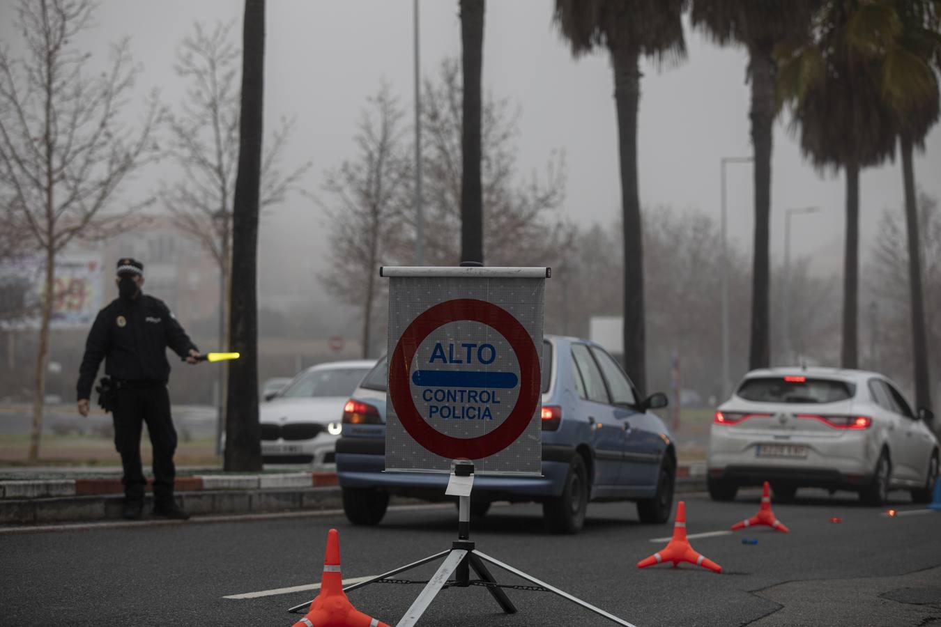 Se intensifican los controles policiales en Sevilla para evitar la movilidad