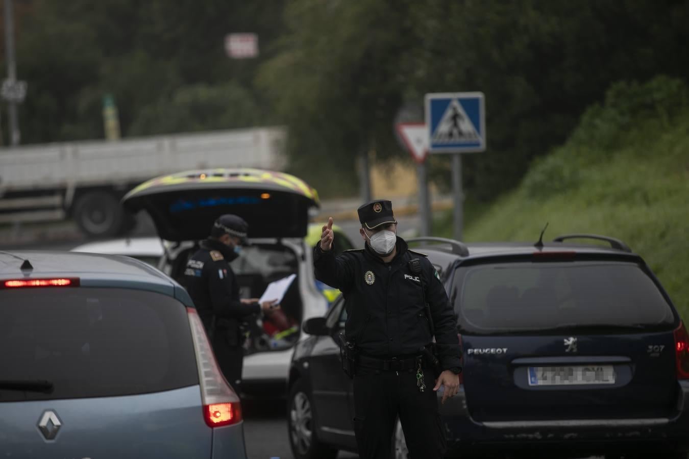 Se intensifican los controles policiales en Sevilla para evitar la movilidad