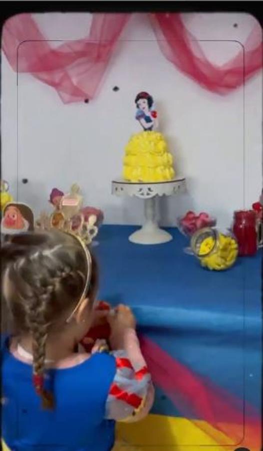 Fiesta de cumpleaños. Ha sido un fin de semana muy especial para Kiko Rivera e Irene Rosales. El matrimonio ha celebrado el cumpleaños de su hija con una fiesta de temática Disney inspirada en Blancanieves y los siete enanitos