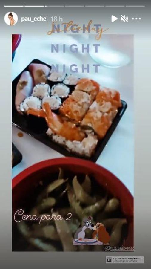 Cena para dos. A punto de convertirse en padres, Paula Echevarría y Miguel Torres han disfrutado de un finde casero. Pese a la «obligación» de estar en casa, la pareja no se aburre y es habitual que organicen cenitas románticas como la de este sábado
