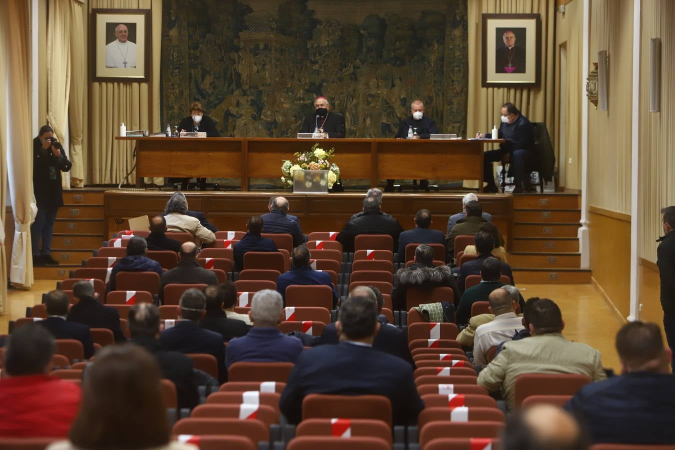 En imágenes, la asamblea de las hermandades y cofradías de Córdoba