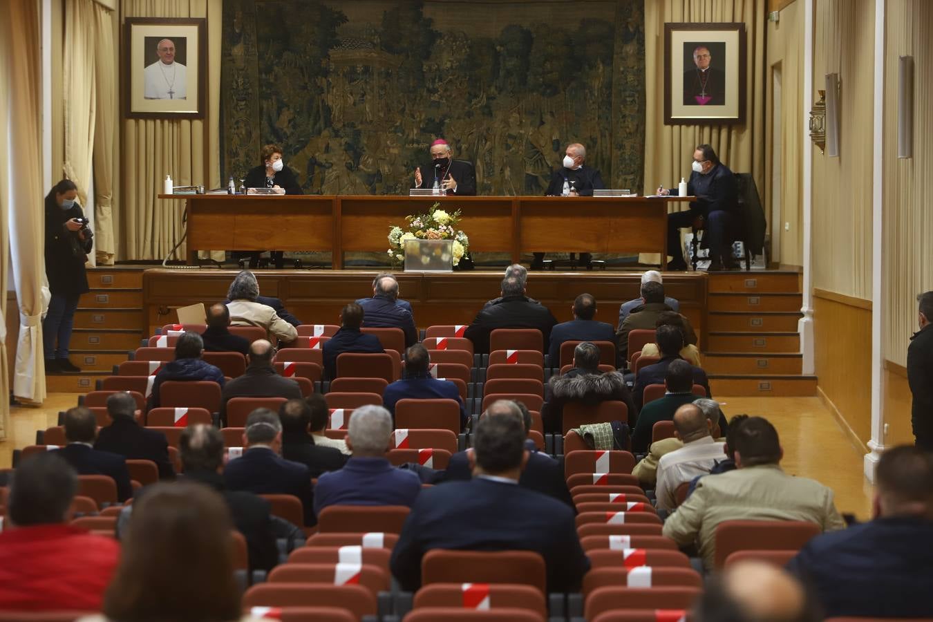 En imágenes, la asamblea de las hermandades y cofradías de Córdoba