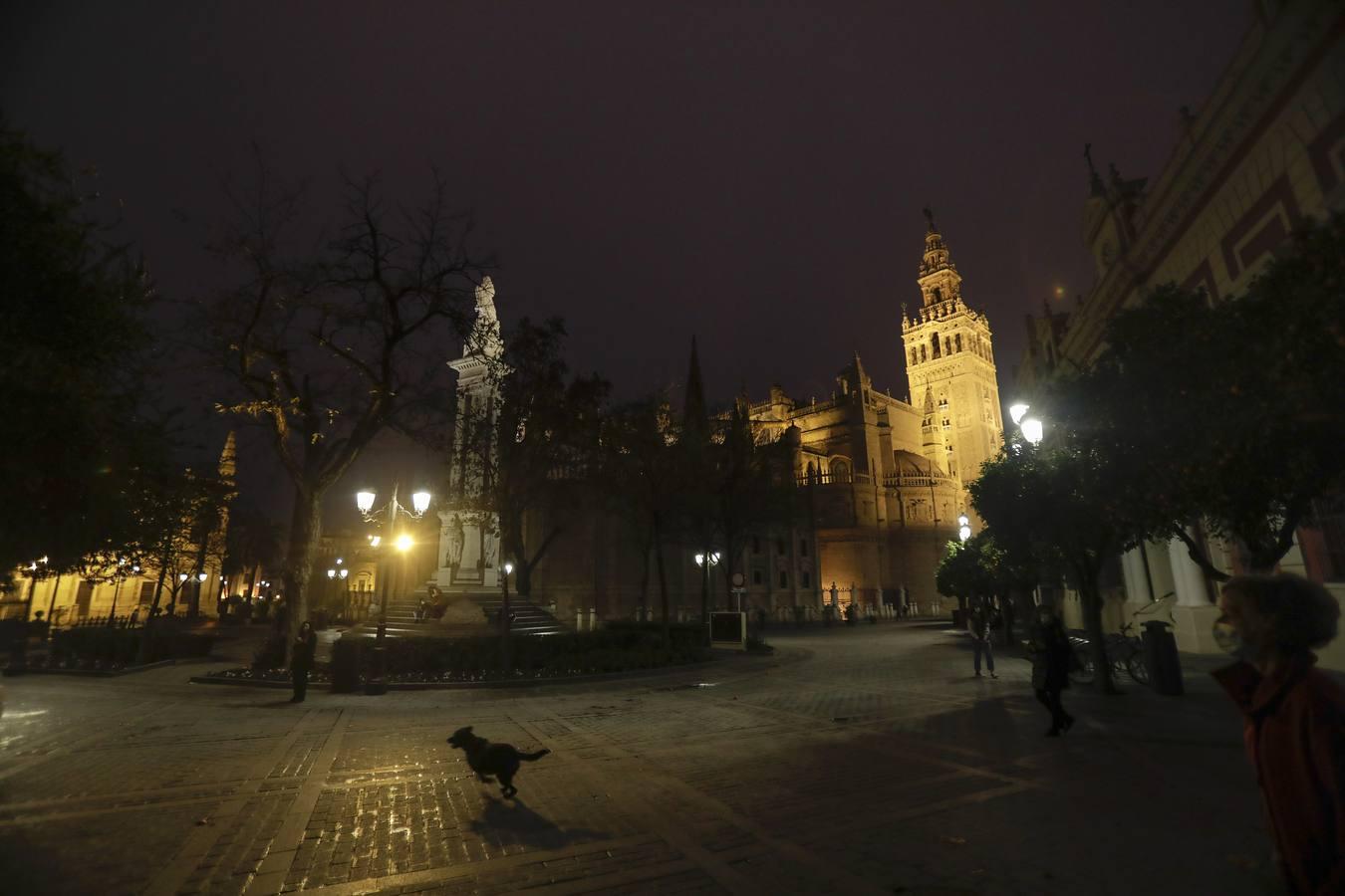 En Imágenes, el Ayuntamiento defiende la iluminación de la calle Mateos Gago