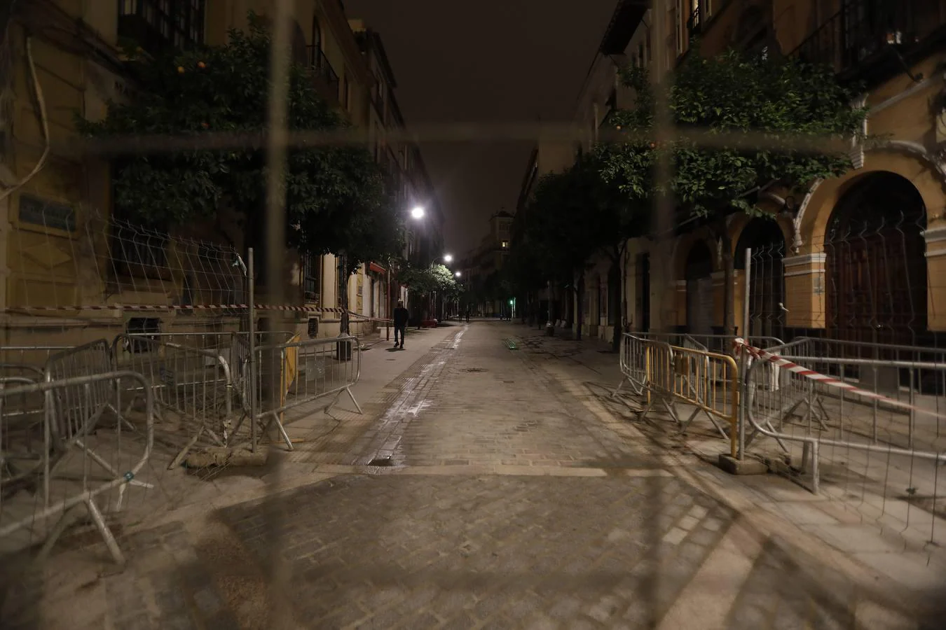 En Imágenes, el Ayuntamiento defiende la iluminación de la calle Mateos Gago