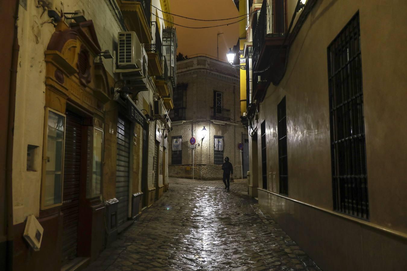 En Imágenes, el Ayuntamiento defiende la iluminación de la calle Mateos Gago