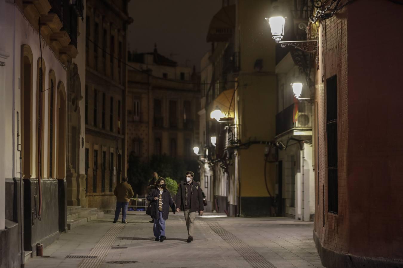 En Imágenes, el Ayuntamiento defiende la iluminación de la calle Mateos Gago