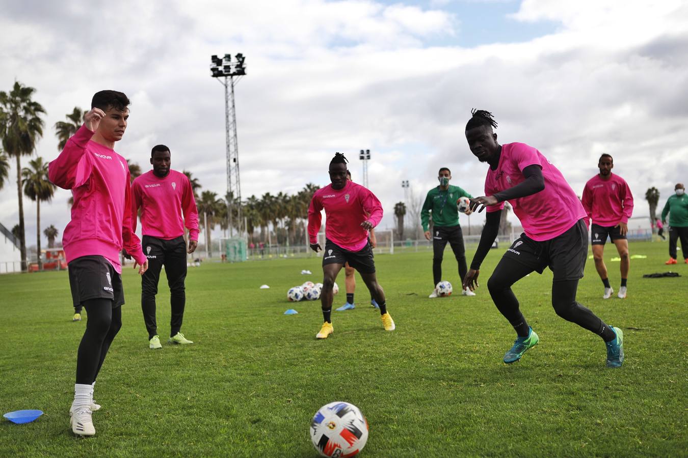 El primer día de Moussa Sidibé en el entreno del Córdoba CF, en imágenes