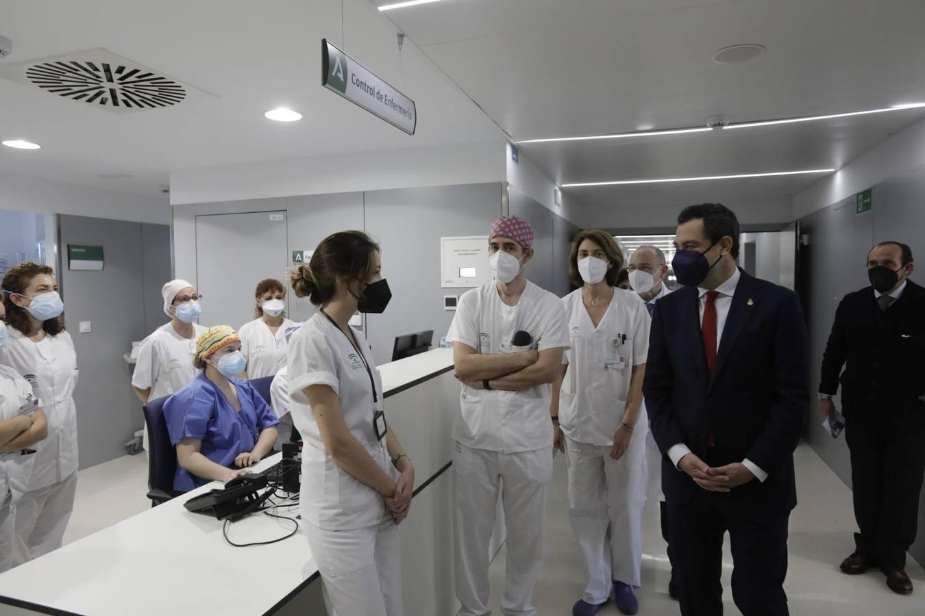 Juanma Moreno inaugura el Hospital Militar de Sevilla