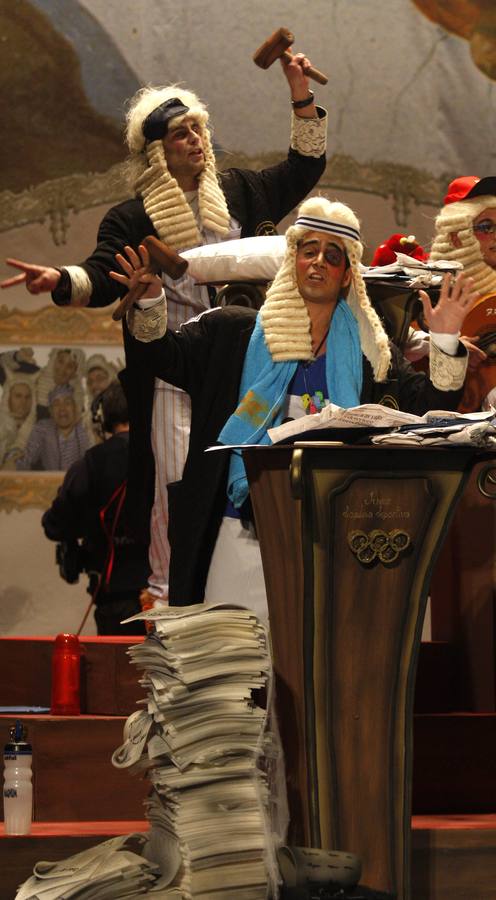 El jurado dictaba sentencia; primer premio en la historia de la chirigota de Vera Luque (luego vinieron cinco más) con 'Los que van por derecho'