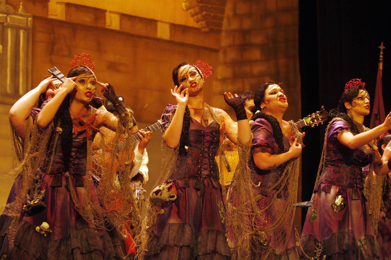 La mujer, más presente en el Carnaval de Cádiz, aunque muy lejos de lo que gustaría