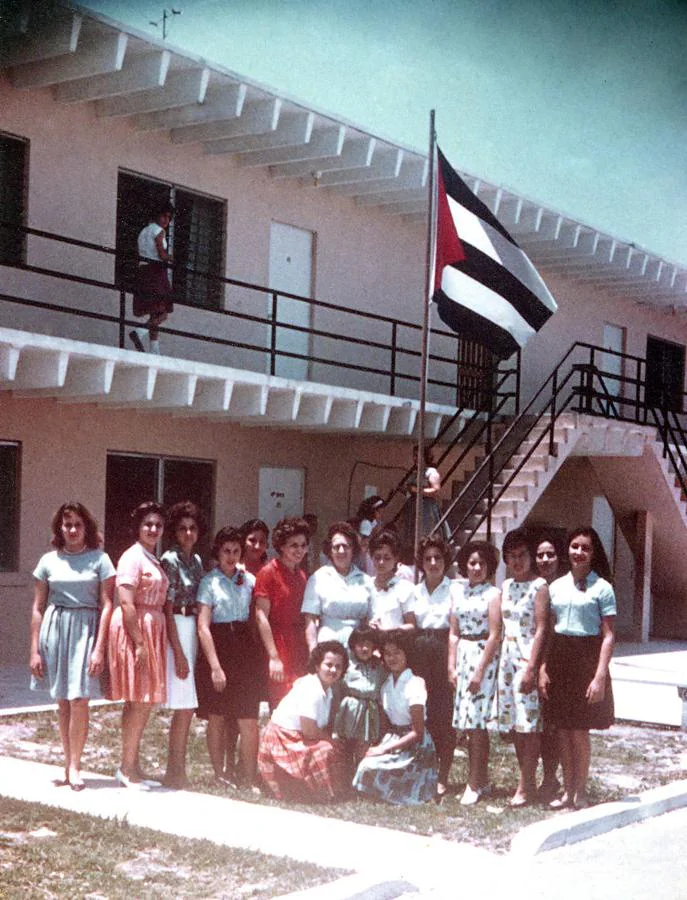 El campamento de Florida City, en 1964. A la derecha, Carmen Valdivia. 