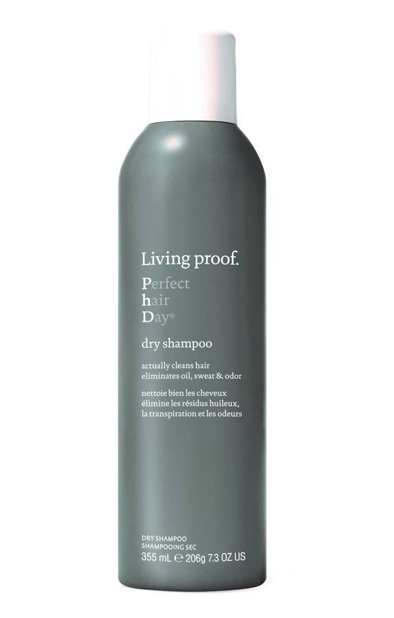 Otra opción para no lavar todo el pelo o estirar el lavado. Champú en seco Perfect Hair Day de Living Proof (33 €)