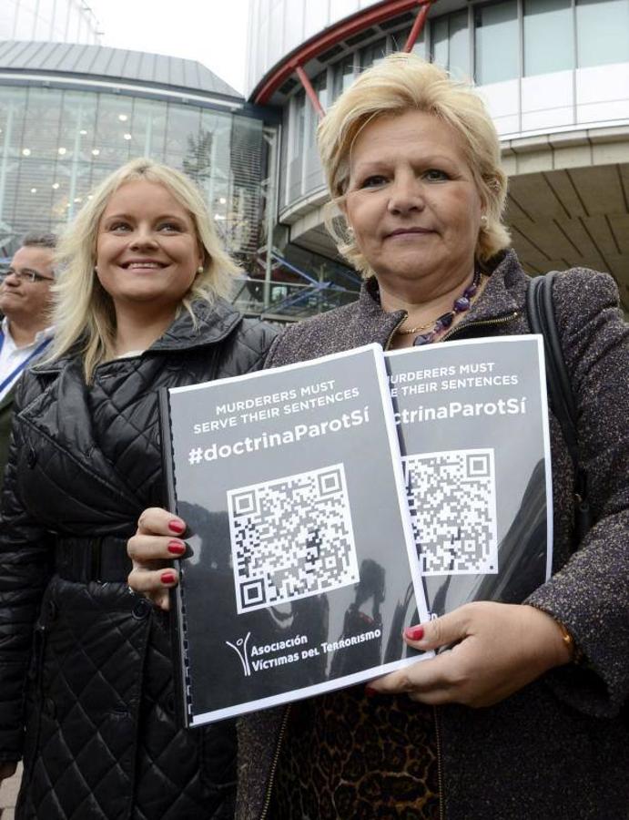 Defendiendo la «Doctrina Parot». El 20 de marzo de 2013, una representación de la AVT con su presidenta Ángeles Pedraza a la cabeza (en la imagen, junto a Marimar Blanco), viajó a Estrasburgo para asistir a la vista en elaque la Gran Sala de Tribunal de Derechos Humanos en Estrasburgo, a petición del Gobierno español, reexaminó la sentencia dictada en 2012 contra España por la forma de aplicación de beneficios penitenciarios en relación con la miembro de ETA Inés del Río Prada No hubo suerte y el Alto Tribunal tumbó la llamada «Doctrina Parot».