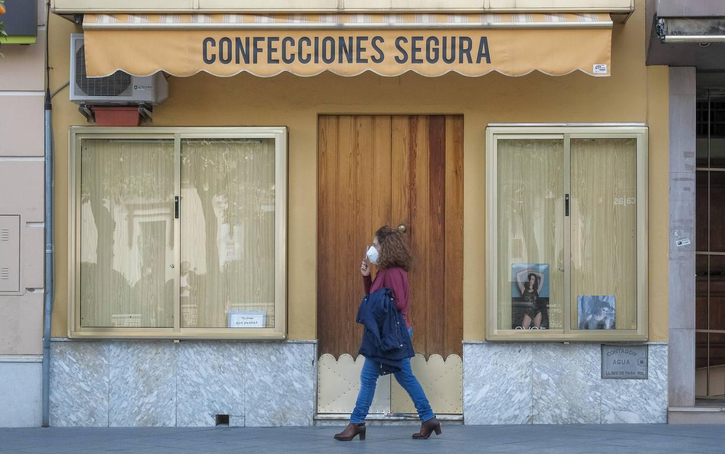 En imágenes: Dos Hermanas echa el cierre a los bares y a todo el comercio no esencial