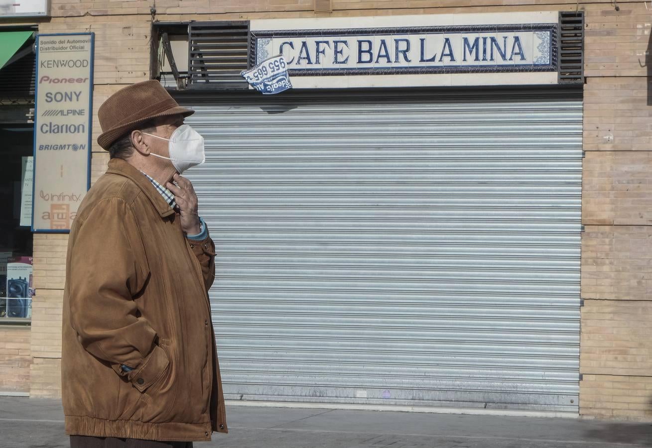 En imágenes: Dos Hermanas echa el cierre a los bares y a todo el comercio no esencial